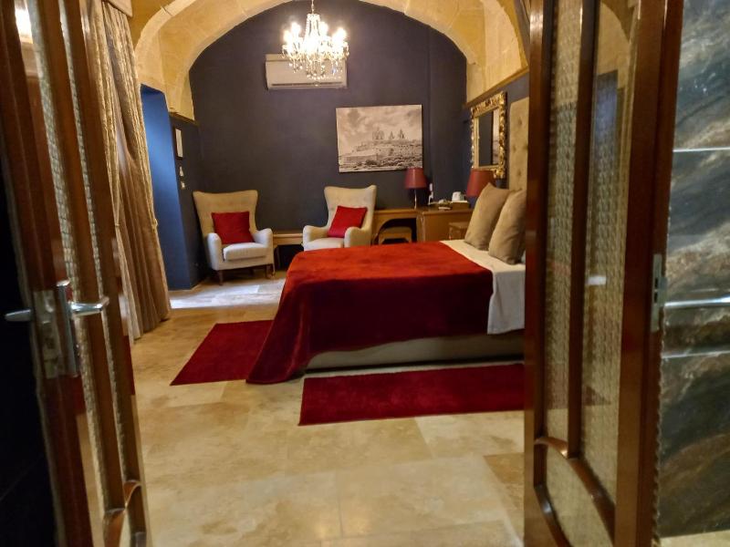 Julina Boutique Living image