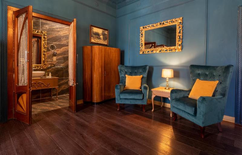 Julina Boutique Living image