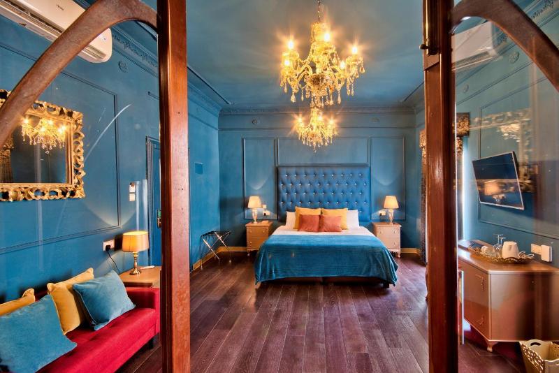 Julina Boutique Living image