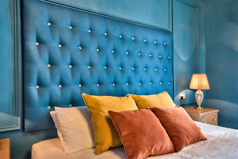 Julina Boutique Living image