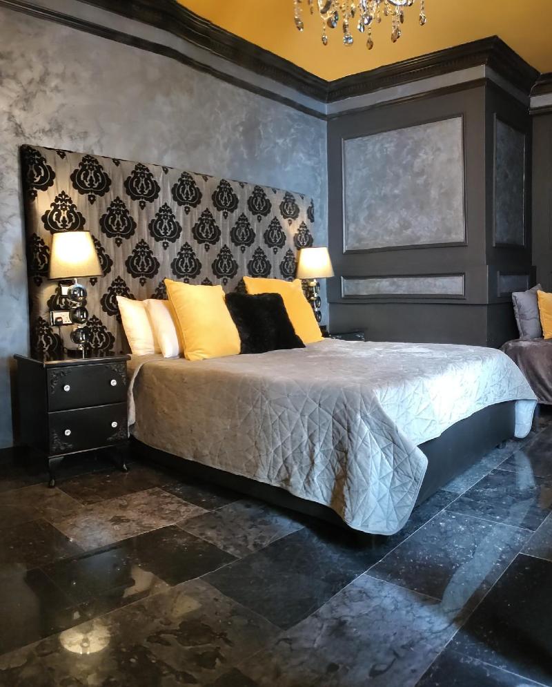 Julina Boutique Living image