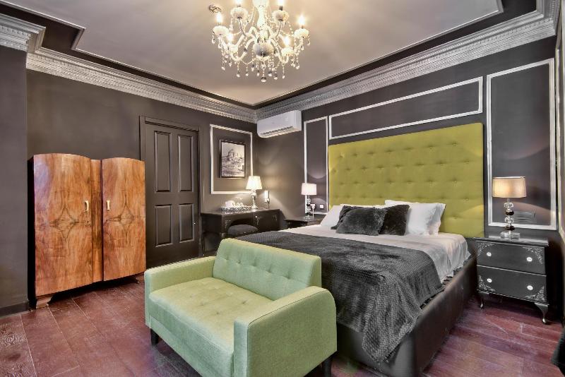 Julina Boutique Living image