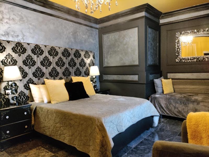 Julina Boutique Living image