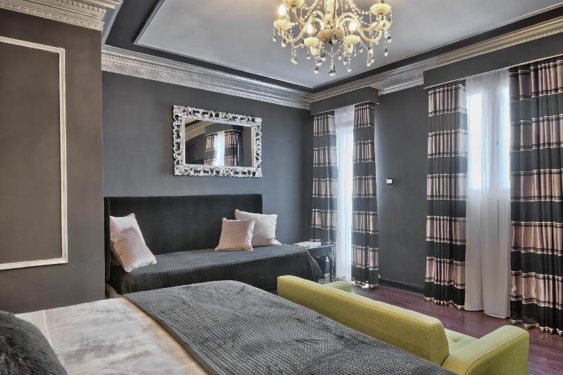 Julina Boutique Living image