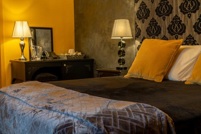 Julina Boutique Living image