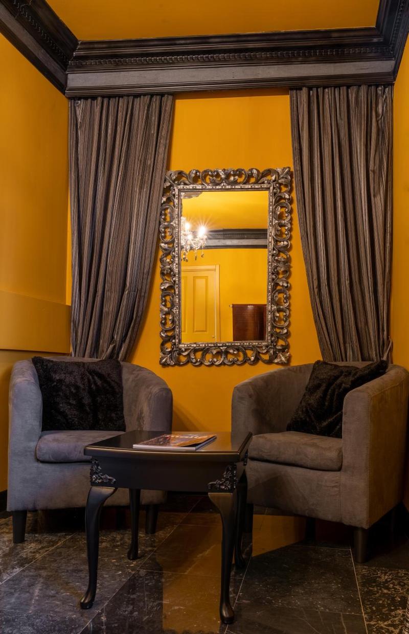 Julina Boutique Living image