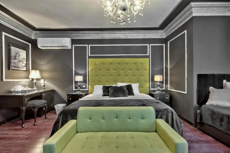 Julina Boutique Living image