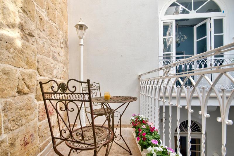 Julina Boutique Living image