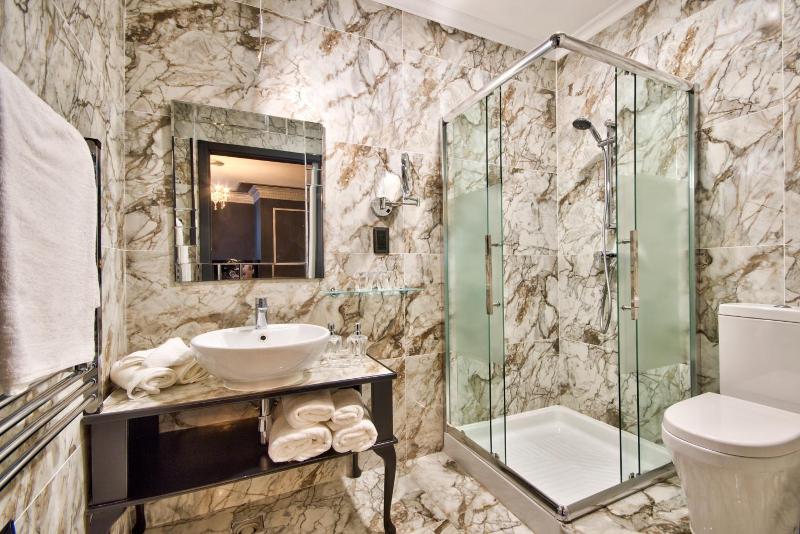 Julina Boutique Living image