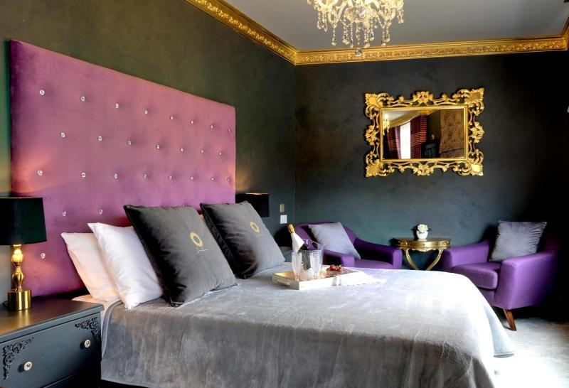 Julina Boutique Living image