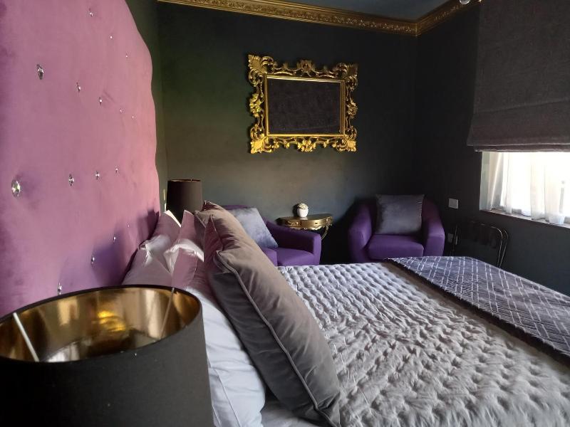 Julina Boutique Living image