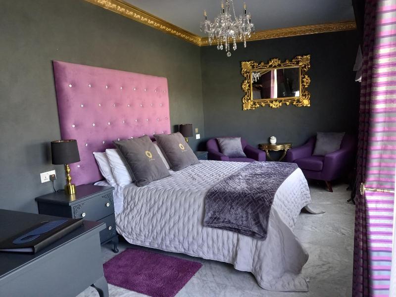 Julina Boutique Living image