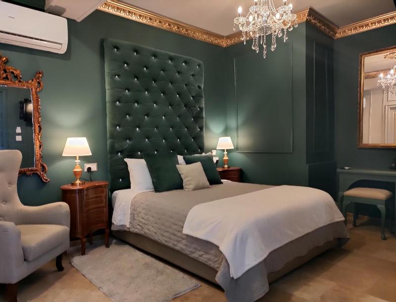 Julina Boutique Living image