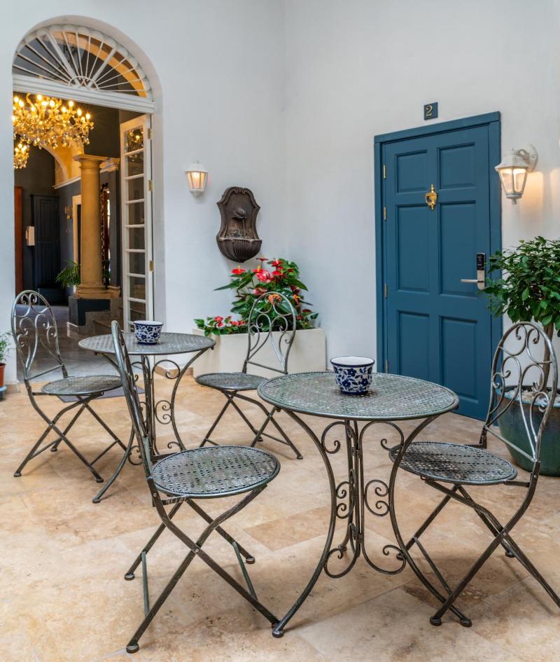 Julina Boutique Living image