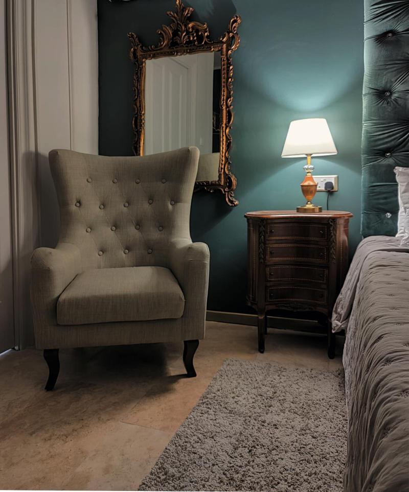 Julina Boutique Living image