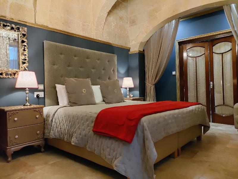 Julina Boutique Living image