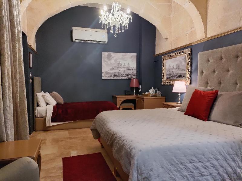 Julina Boutique Living image