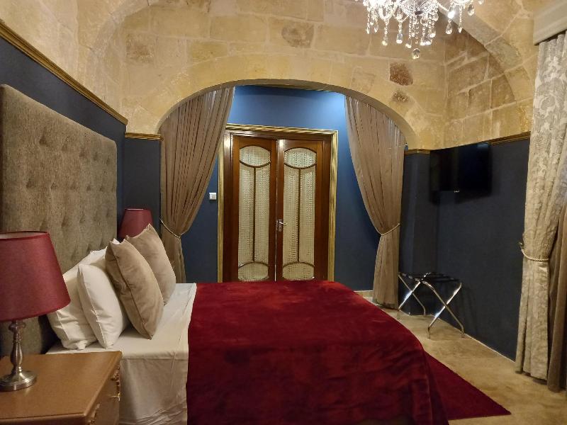 Julina Boutique Living image