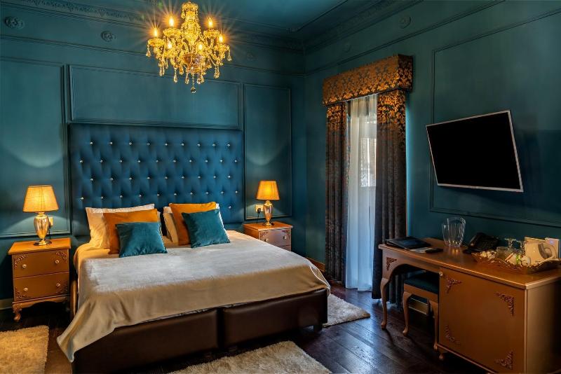 Julina Boutique Living image