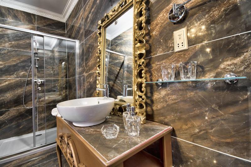 Julina Boutique Living image