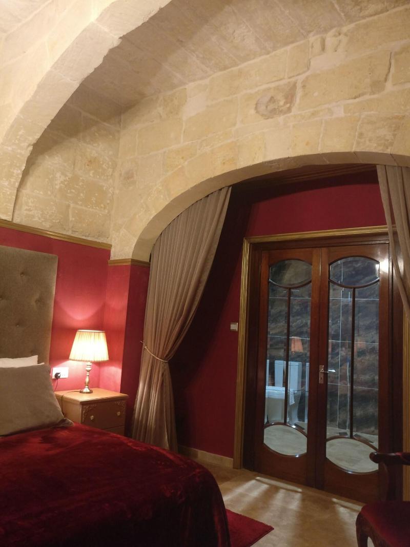 Julina Boutique Living image