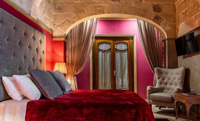 Julina Boutique Living image