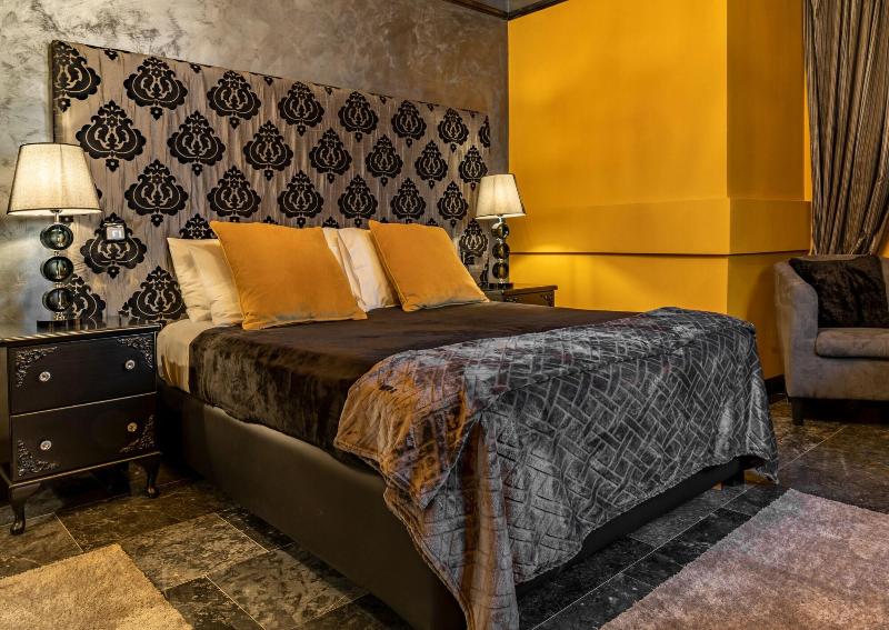 Julina Boutique Living image