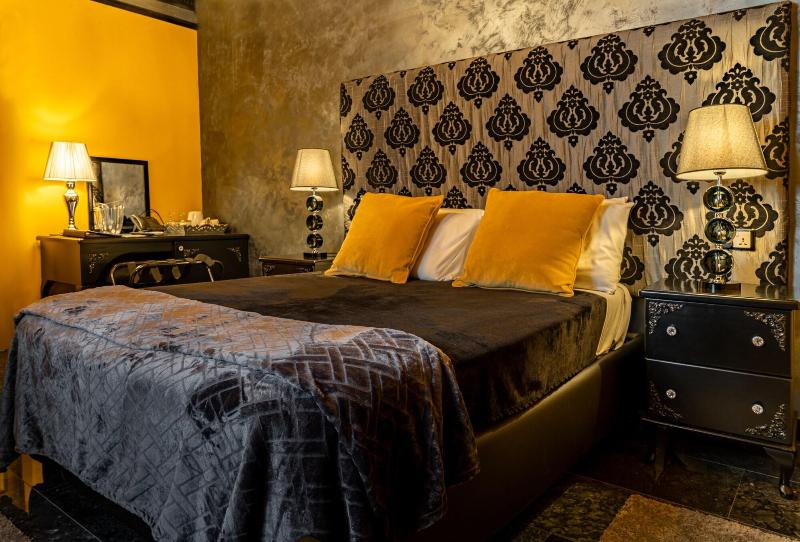 Julina Boutique Living image