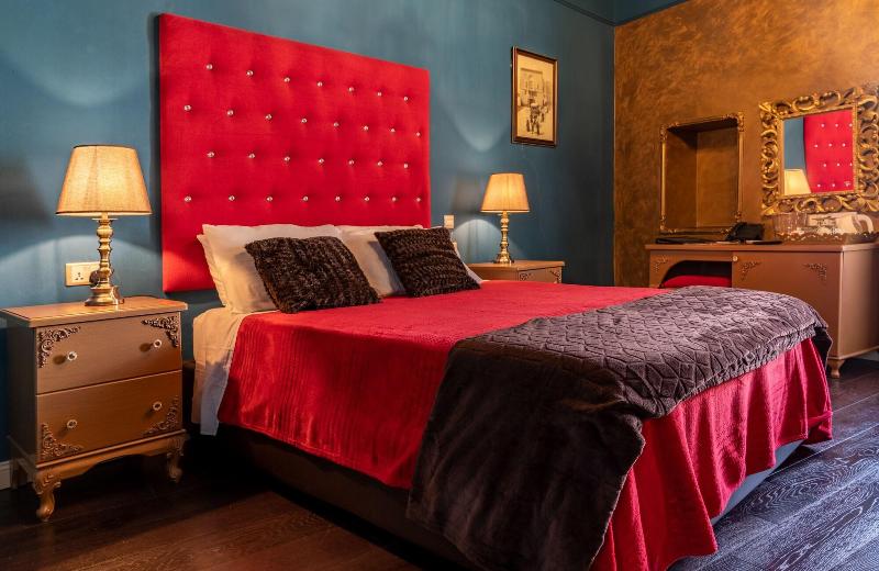 Julina Boutique Living image