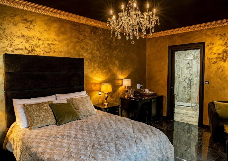 Julina Boutique Living image