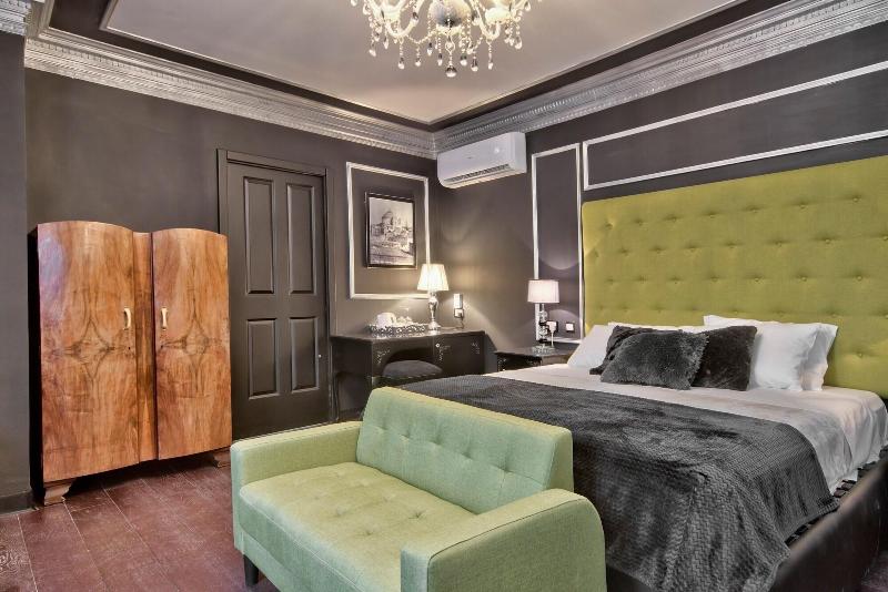 Julina Boutique Living image