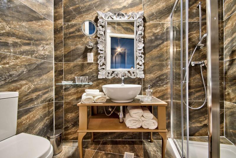 Julina Boutique Living image