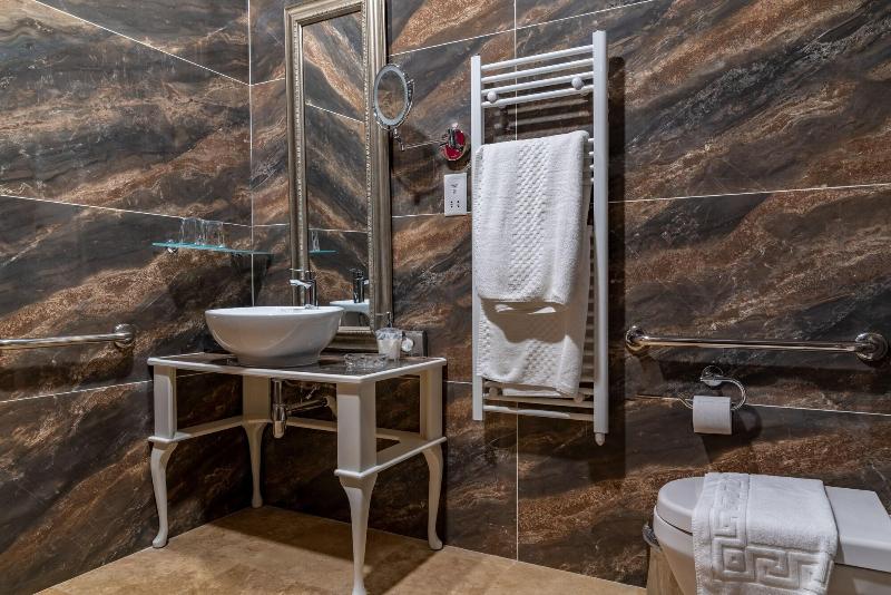 Julina Boutique Living image