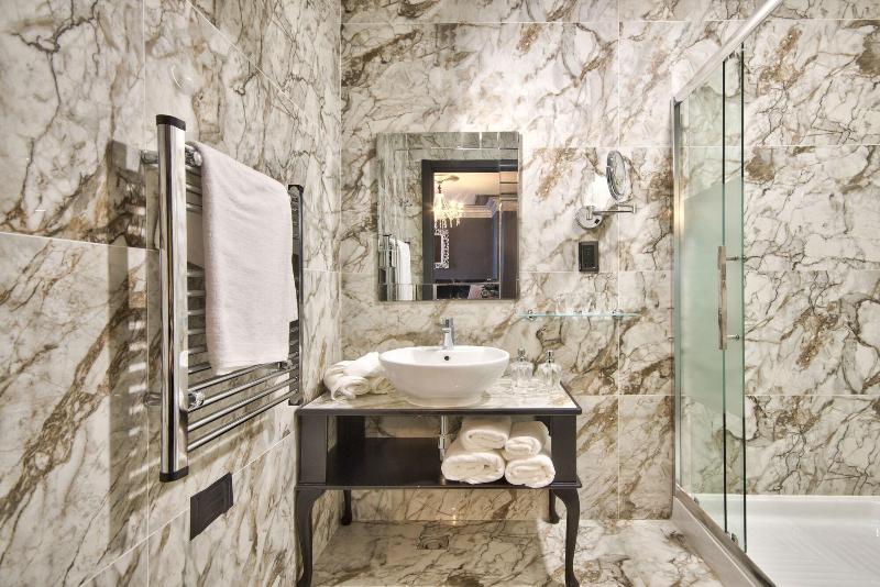 Julina Boutique Living image