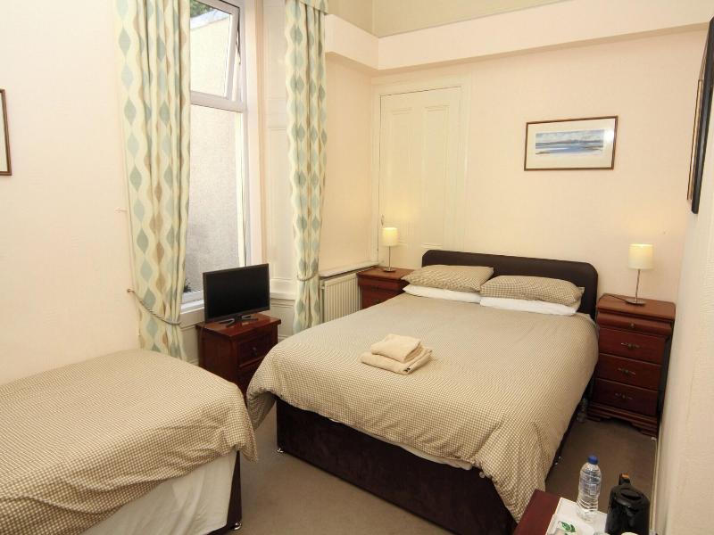 Dean Park Guest House — general view