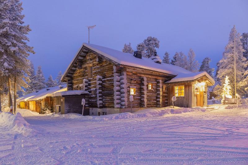 Cottage Kuukkeli Hirvas — exterior view