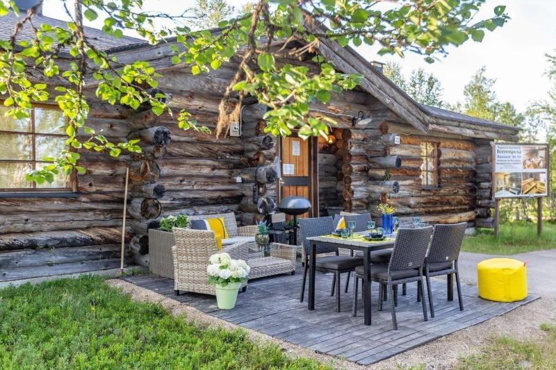 Log house Kuukkeli Teerenpesä