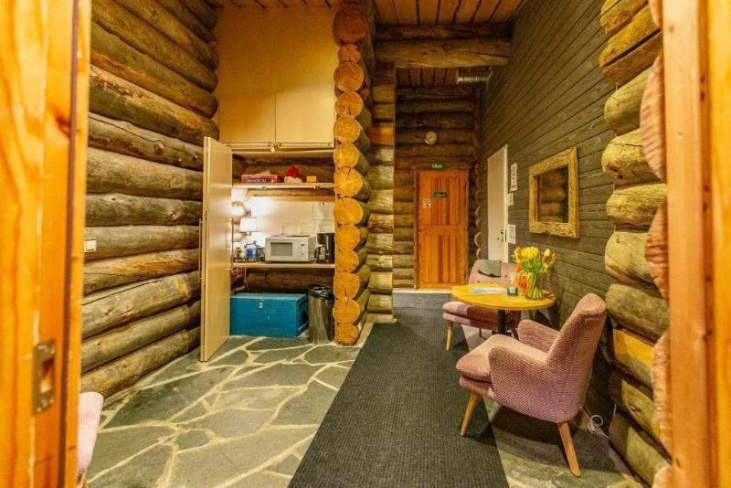 Log house Kuukkeli Teerenpesä