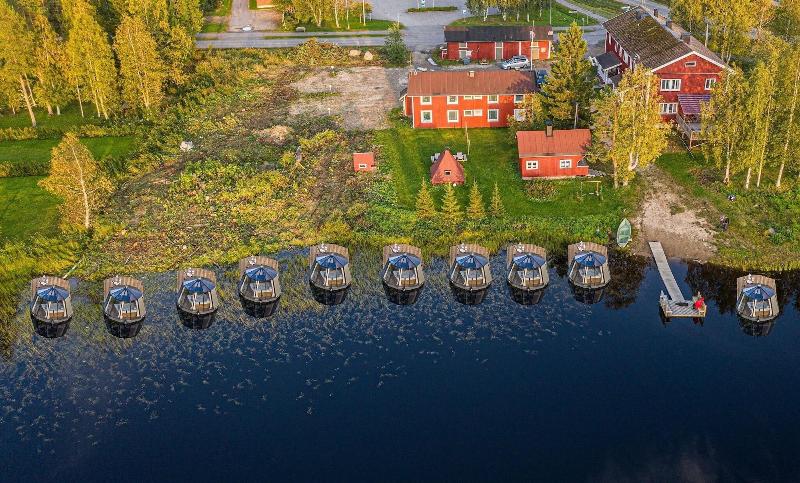 Arctic Guesthouse & Igloos