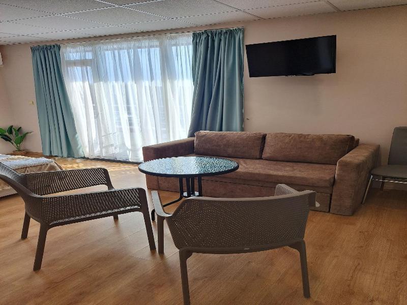 City Hotel image