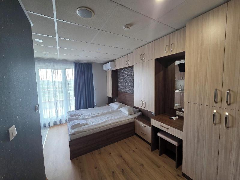 City Hotel image