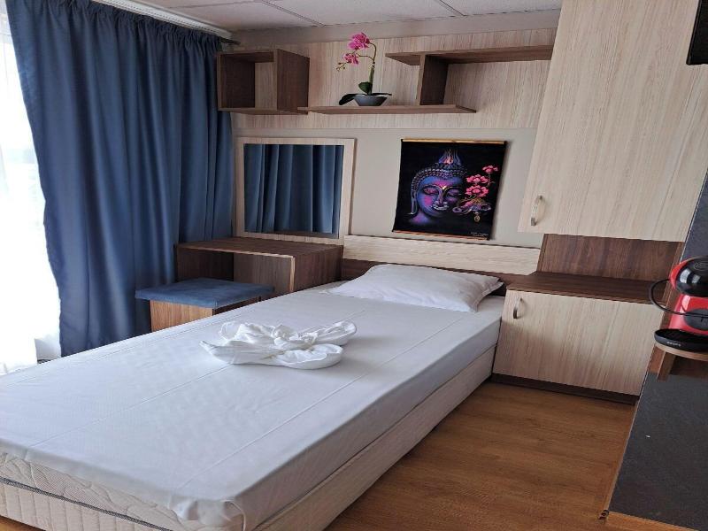 City Hotel image