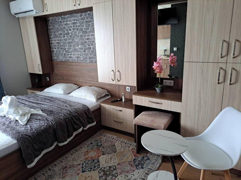 City Hotel image