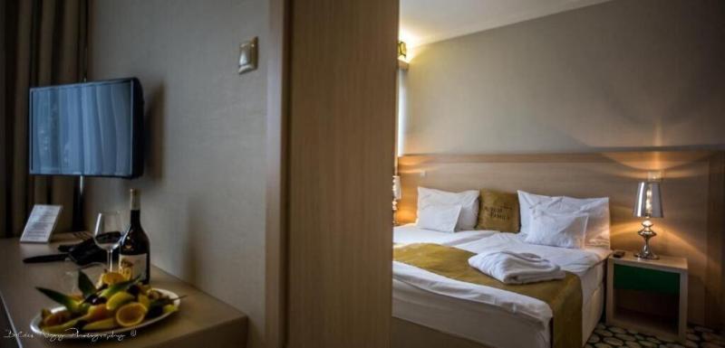 Hotel Aurum Family image