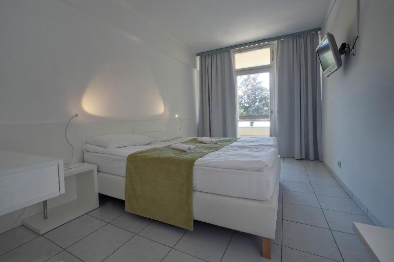 Holiday Hotel Csopak image