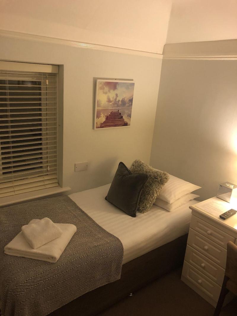 Burton Lodge Guest House image