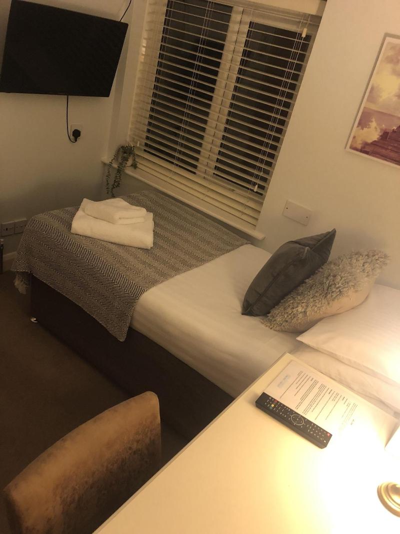 Burton Lodge Guest House image