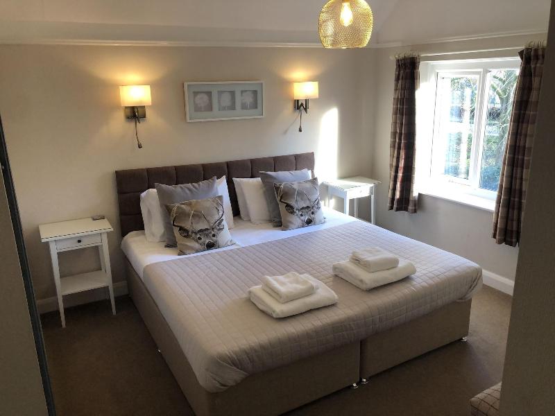 Burton Lodge Guest House image
