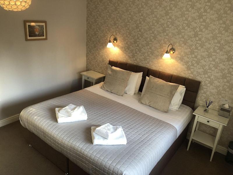 Burton Lodge Guest House image