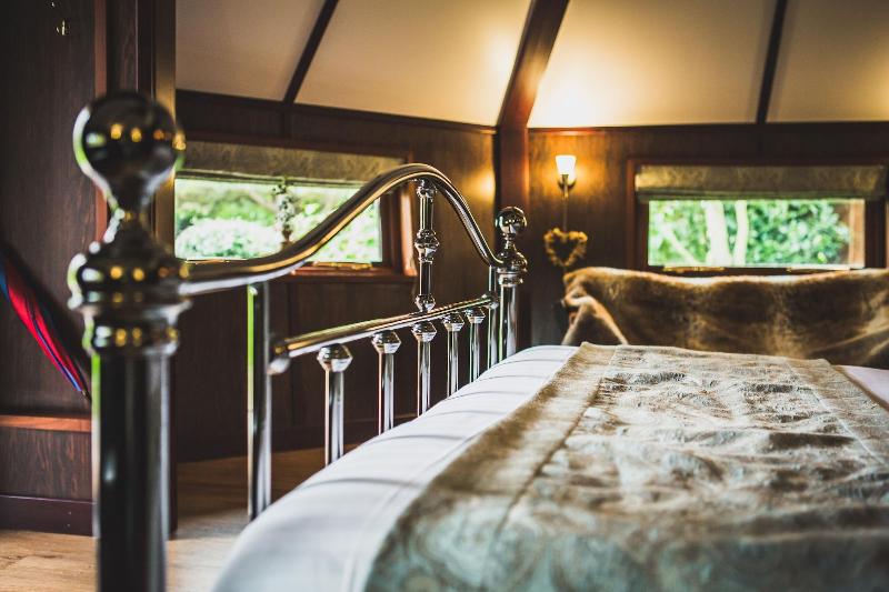 Burton Lodge Guest House image